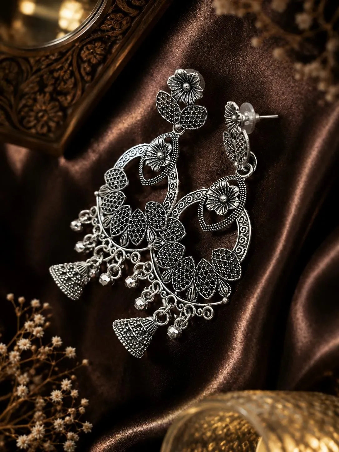 Noor-e-Nazaakat Floral Jhumkas